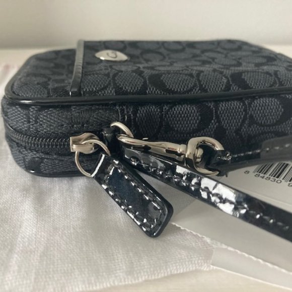 COACH wristlet - New - Picture 3 of 5